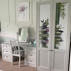 Deluxe Suite 7